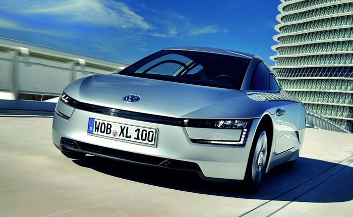 Divulgação/VW Quase um ano após apresentar o seu primeiro conceito de carro supereconômico, a Volkswagen acaba de revelar detalhes da versão definitiva do XL1, modelo qu...